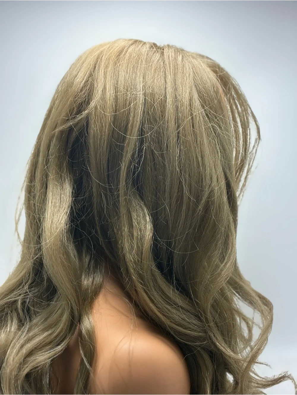 Long Wavy Women's Wig in Honey Blonde - Natural Look. Synthetic
